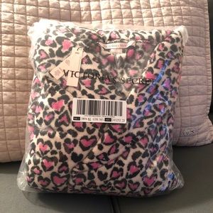 BRAND NEW!! Cozy Robe